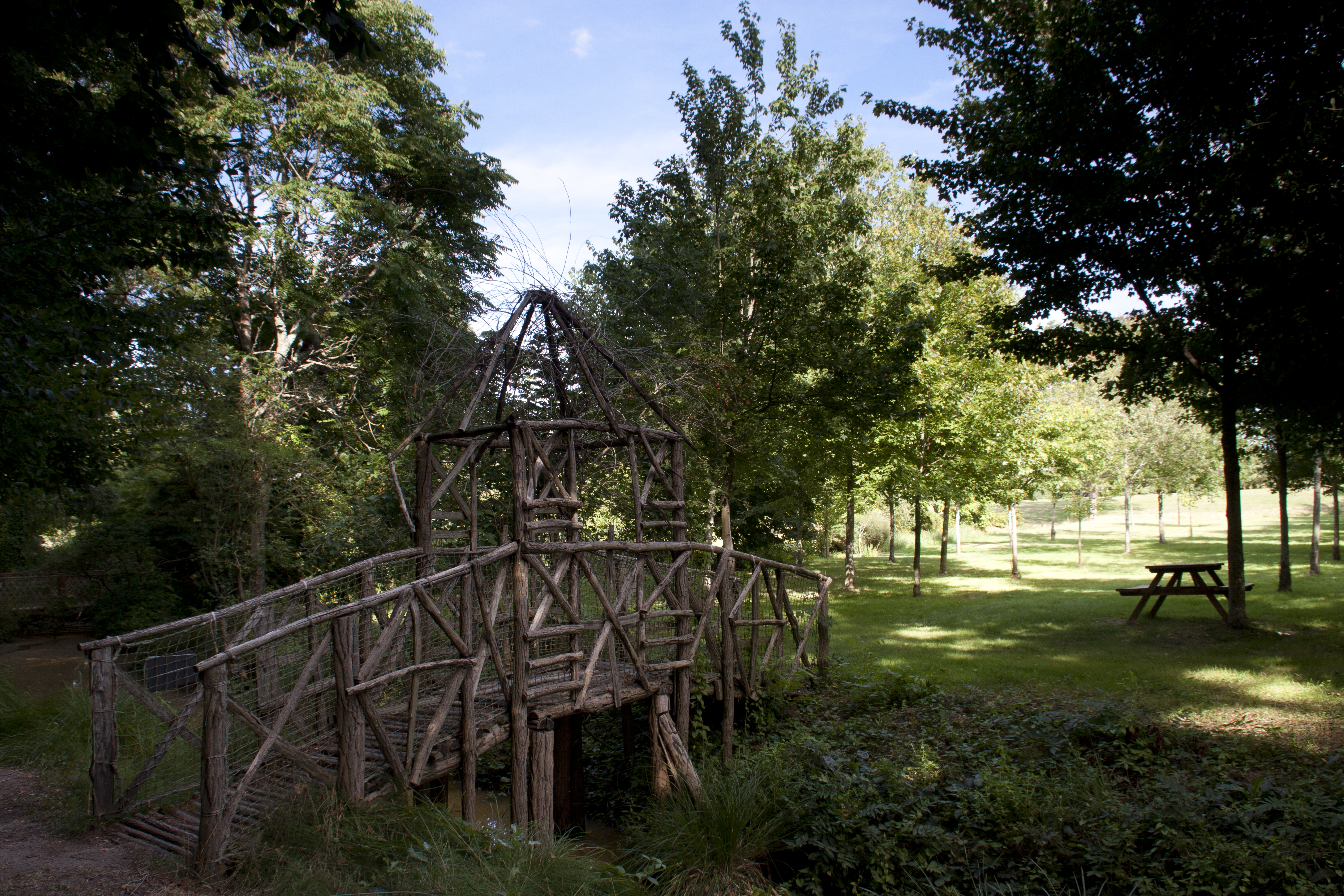 cabane pont château de la Bussière