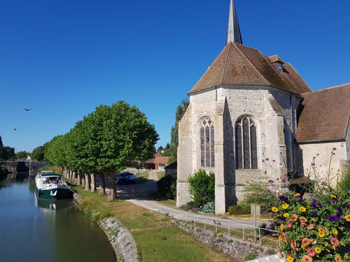Eglise Notre-Dame Saint Blaise à Montbouy avec la Scandibérique